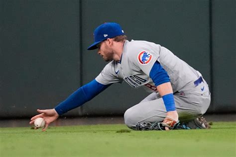 Column: Bullpen collapses in the midst of a playoff race are nothing new for the Chicago Cubs — and their fans